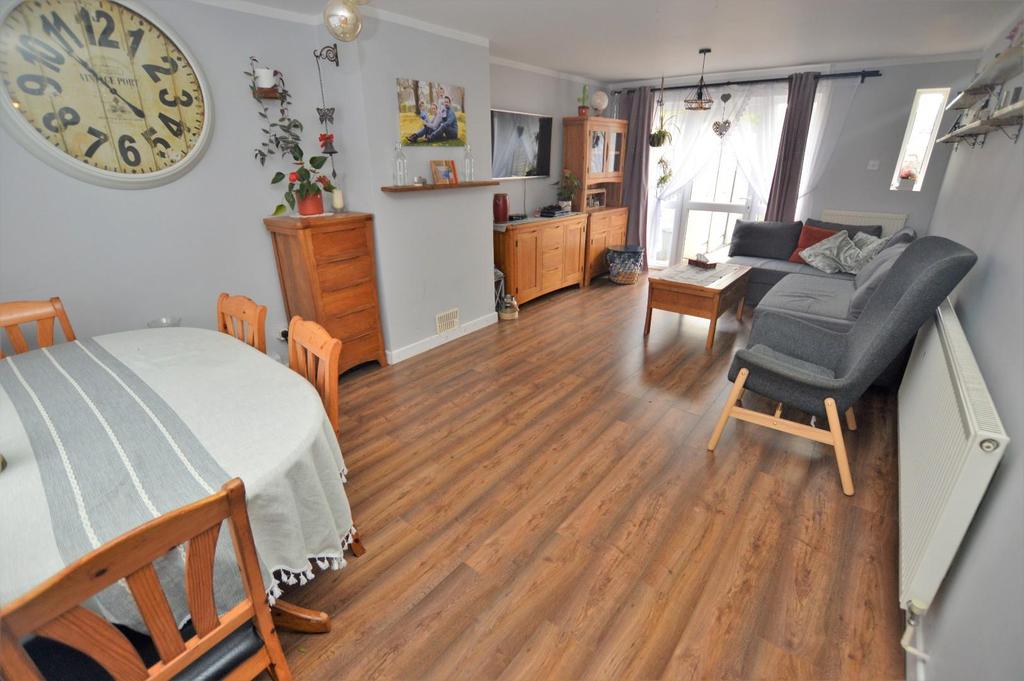 Lounge-dining room