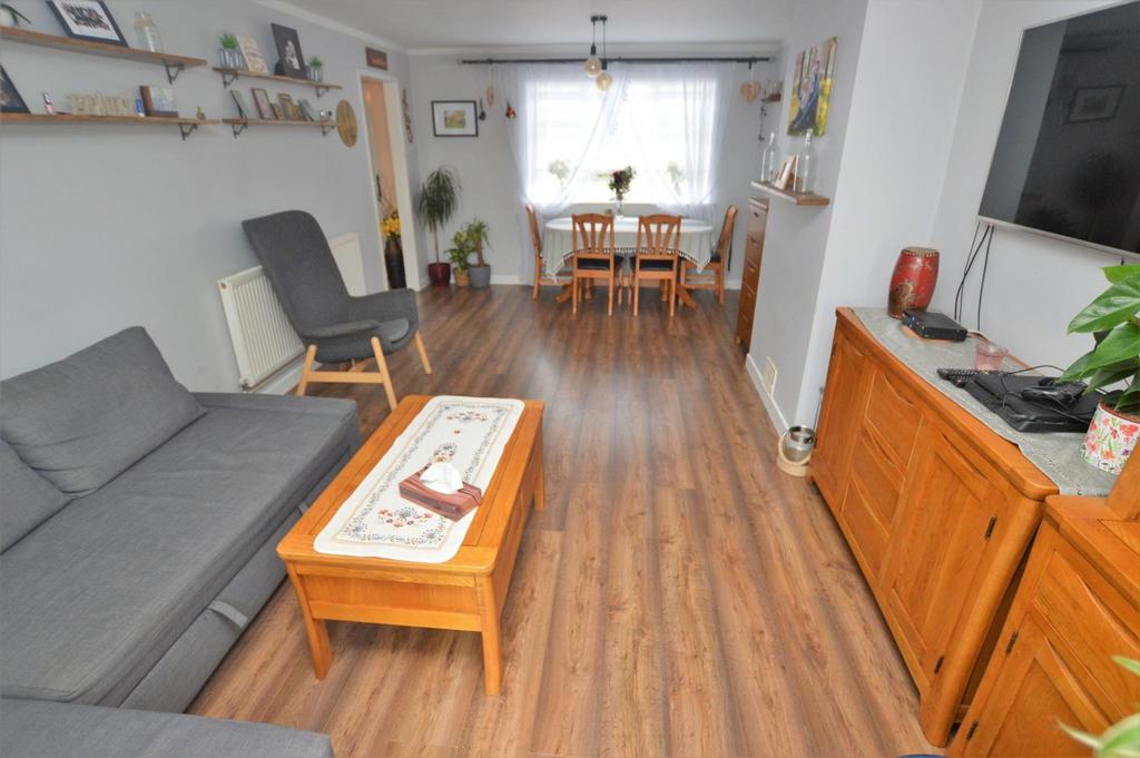Lounge-dining room