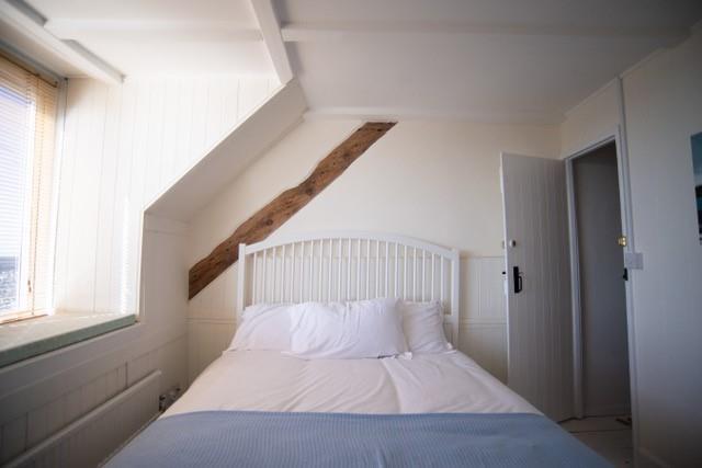 Bed2.jpg