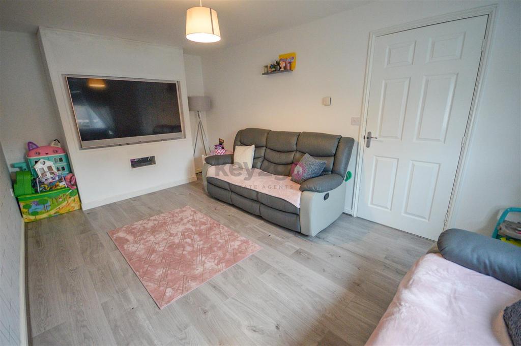 Mitchell Croft, Kilnhurst... 4 bed detached house £250,000