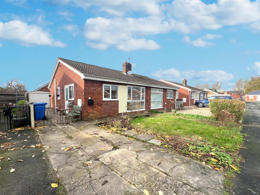 Bellasize Park, Gilberdyke, Brough 2 bed semidetached bungalow for
