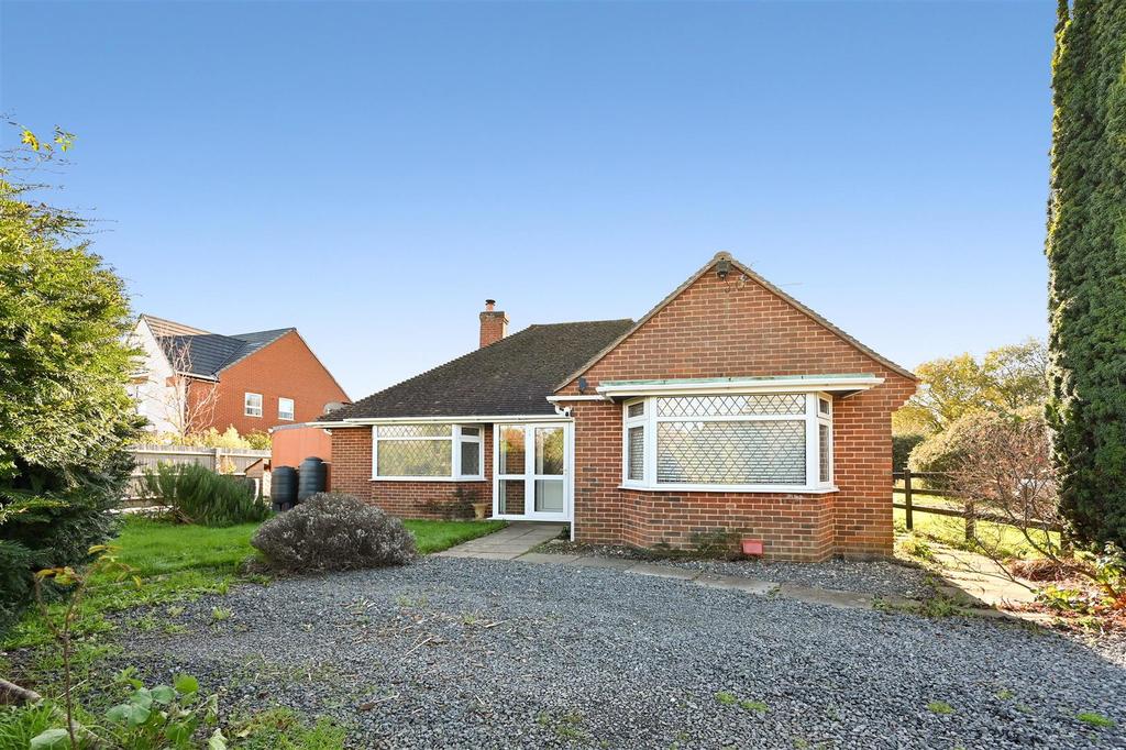 Hook Lane, Aldingbourne 3 bed detached bungalow for sale £550,000