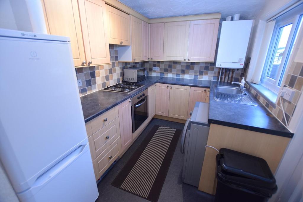 Morse Street, Burnley 3 bed terraced house £675 pcm (£156 pw)
