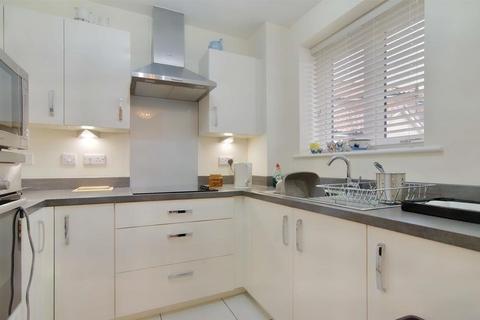 2 bedroom apartment for sale, Scaife Garth, Pocklington, York, Yorkshire, YO42 2SJ