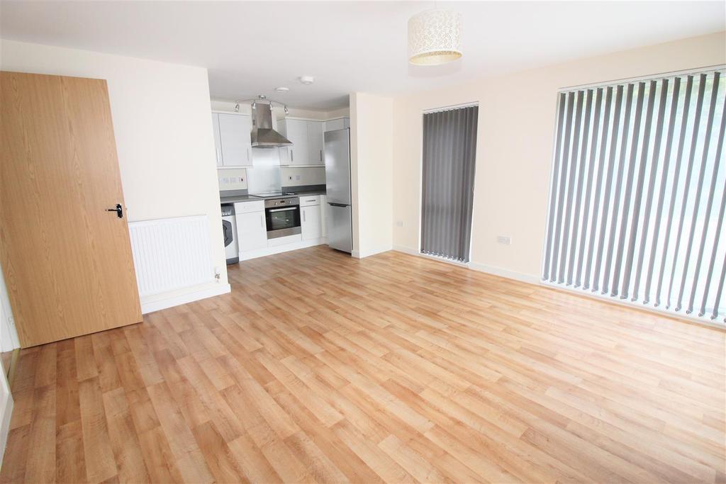 Monticello Way Bannerbrook Park Coventry 3 bed apartment £950 pcm (£219 pw)
