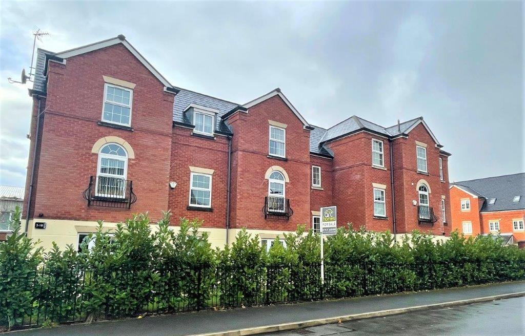 Kings Park, Leigh 2 bed penthouse £130,000