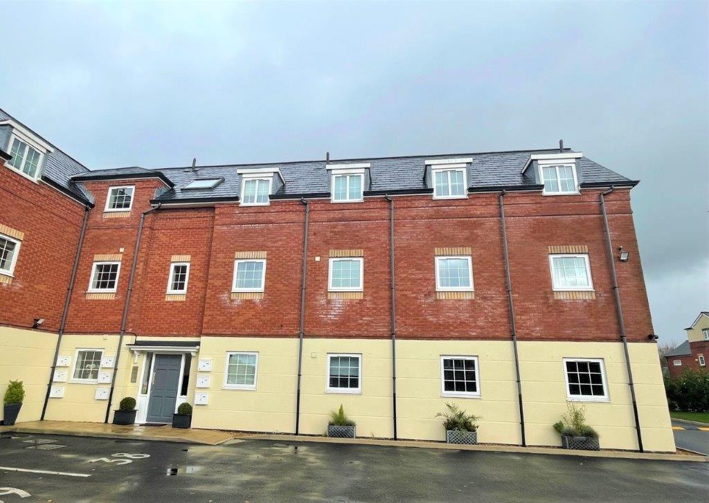 Kings Park, Leigh 2 bed penthouse £130,000