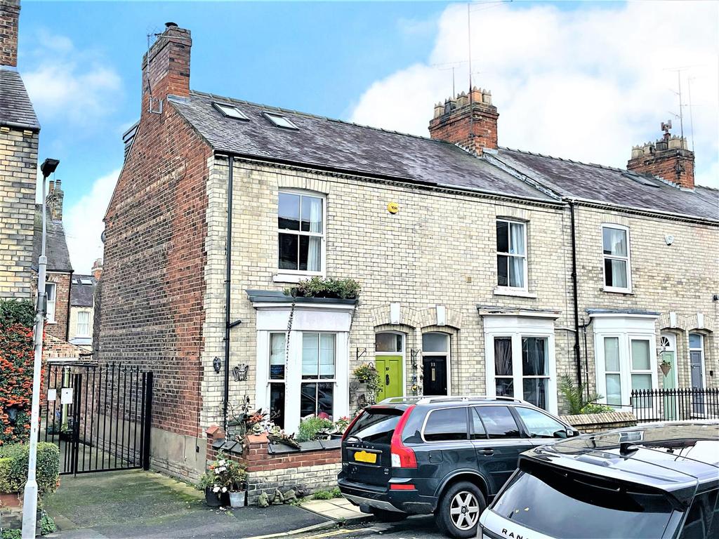 Russell Street, York 3 bed end of terrace house £475,000