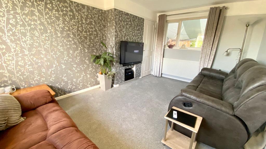 Queensway, Newton Abbot, TQ12 3 bed terraced house £250,000
