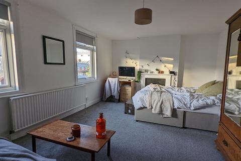 3 bedroom apartment to rent, Bullingdon Road, Cowley, Oxford, OX4