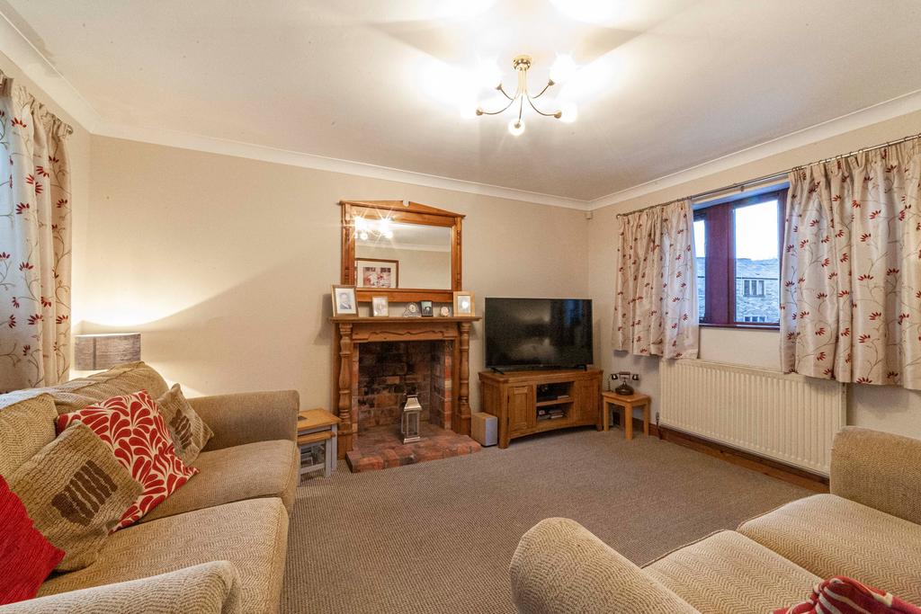 Huddersfield Road, Austerlands... 3 bed semidetached house £325,000