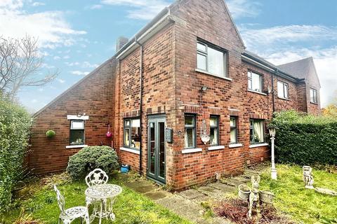 3 bedroom semi-detached house for sale - Roman Road, Royton, Oldham, Greater Manchester, OL2