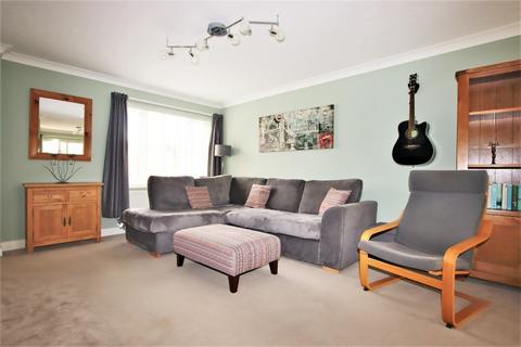 3 bedroom end of terrace house to rent, Bridge Close, Briston