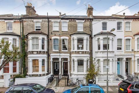 1 bedroom flat to rent - Almeric Road, Between the Commons, London, SW11