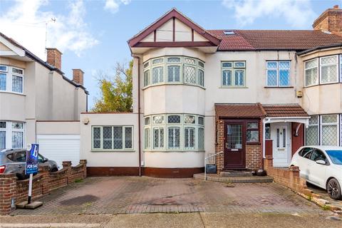 5 bedroom end of terrace house for sale - Parkside Avenue, Romford, RM1
