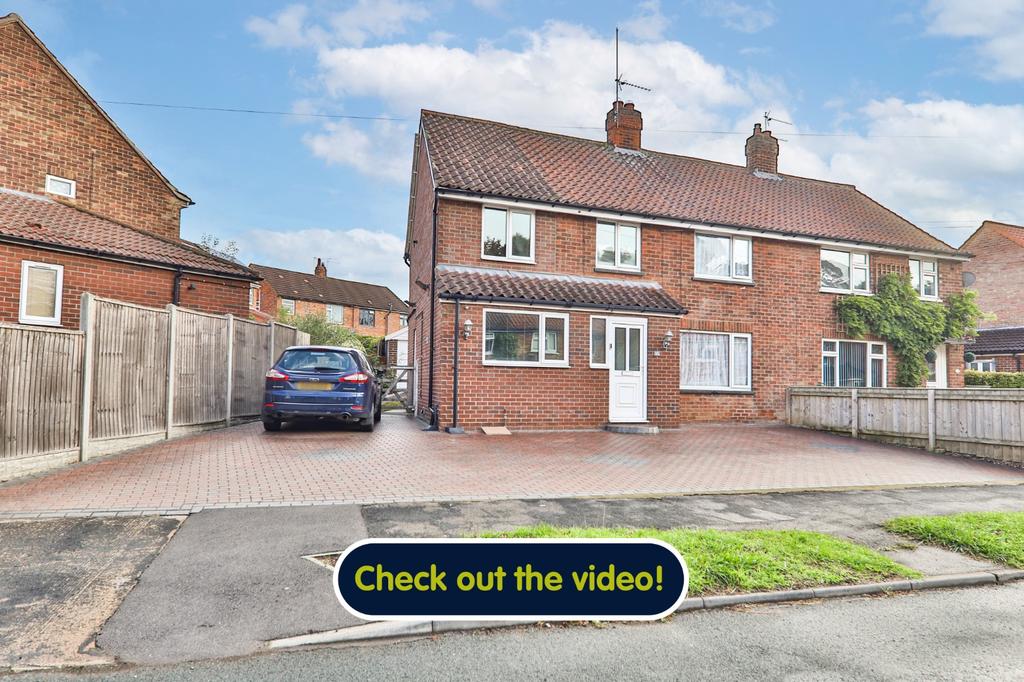 Plantation Drive, North Ferriby,HU14 3BD 4 bed semidetached house £