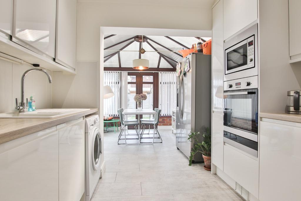 Cliff Road, Hessle, East Riding of Yorkshire, HU13 3 bed detached house