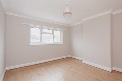 3 bedroom semi-detached house to rent, Maidenshaw Road, Epsom