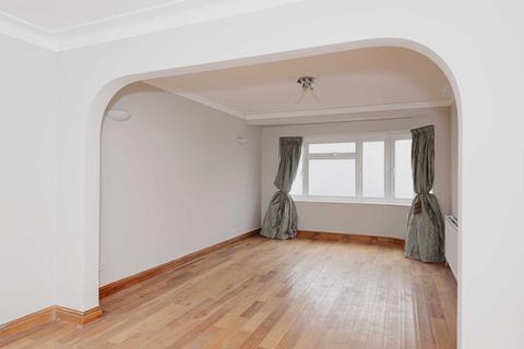 3 bedroom semi-detached house to rent, Maidenshaw Road, Epsom