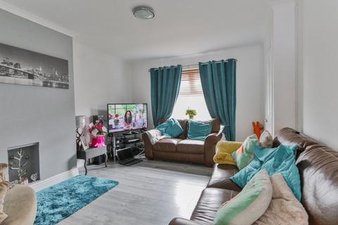 3 bedroom end of terrace house for sale - Stratton Close, Hull, HU8 9QL