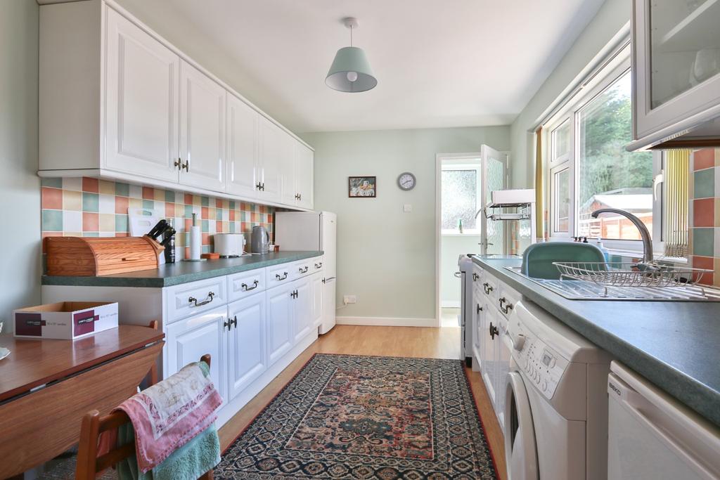 Etherington Road, Hull, East Riding of Yorkshire, HU6 7JP 3 bed