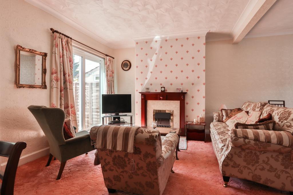 Etherington Road, Hull, East Riding of Yorkshire, HU6 7JP 3 bed