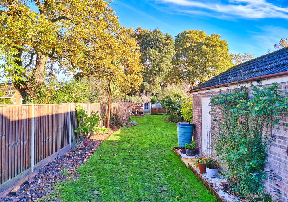 Calmore Road, Totton SO40 3 bed semidetached house £425,000