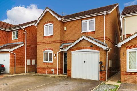 3 bedroom detached house for sale - Chancewaters, Kingswood  HU7 3NG