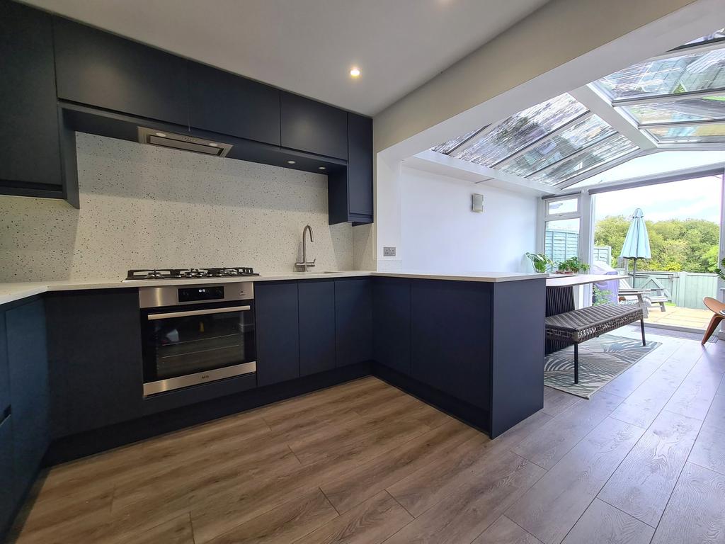 Winchester Road, Fair Oak 3 bed semidetached house £430,000