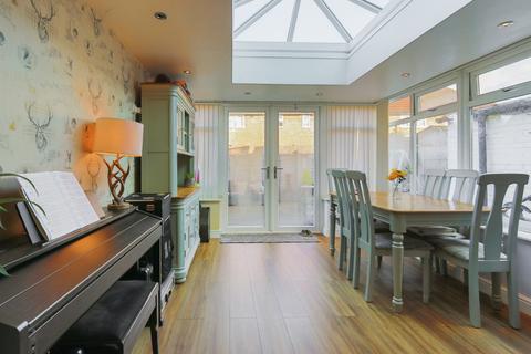 3 bedroom terraced house for sale - Lashbrook Garth, Hull, HU4 7JG