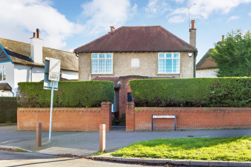 Monument Road, Weybridge, Surrey, KT13 8QX 2 bed detached house £
