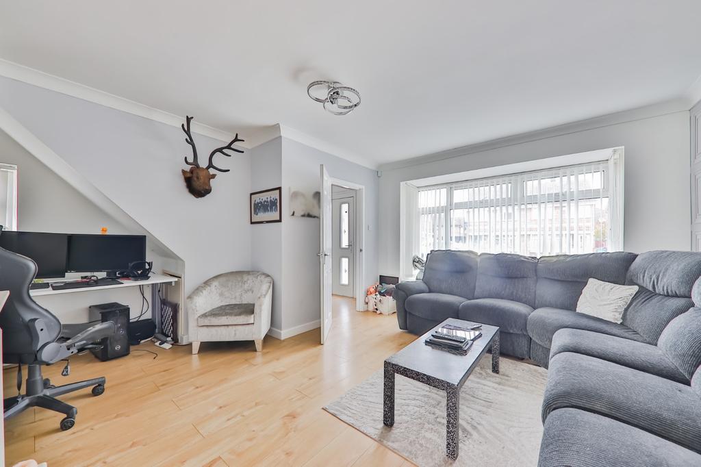 Road, Hessle, HU13 9HE 3 bed semidetached house £230,000