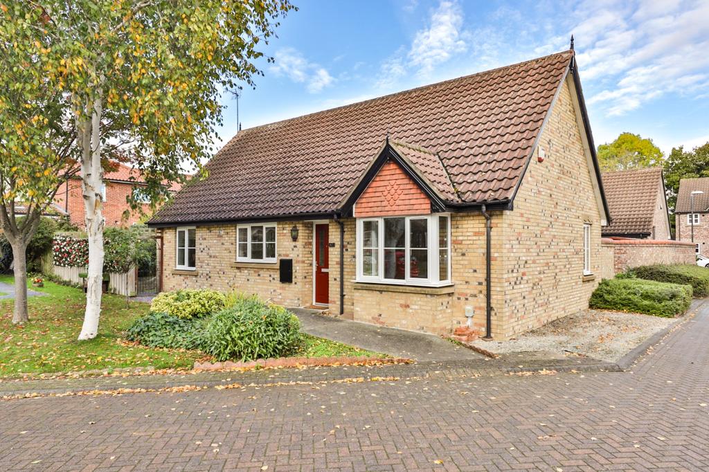 John Gray Court, Willerby, HU10 6XZ 2 bed detached bungalow £230,000