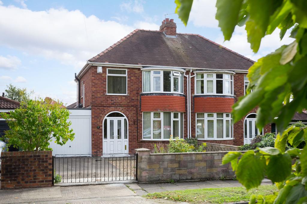 Kingsthorpe, York, YO24 3 bed semidetached house £325,000