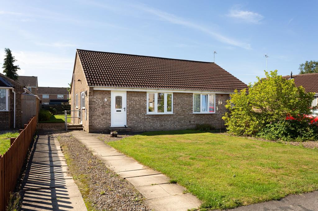 Oak Tree Lane, Haxby, YO32 2 bed semidetached bungalow £250,000