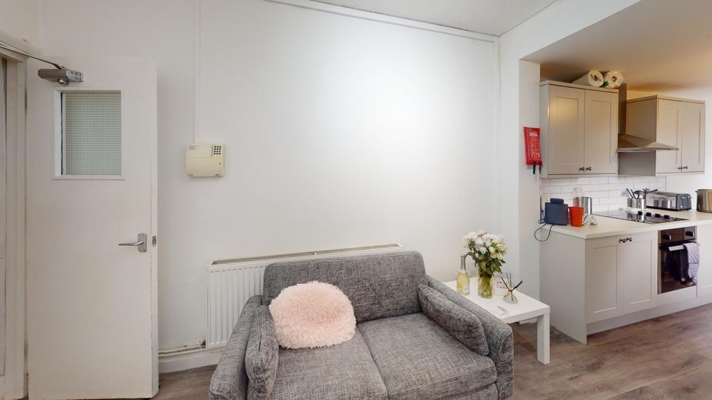 6-Cromwell-St-Living-Room