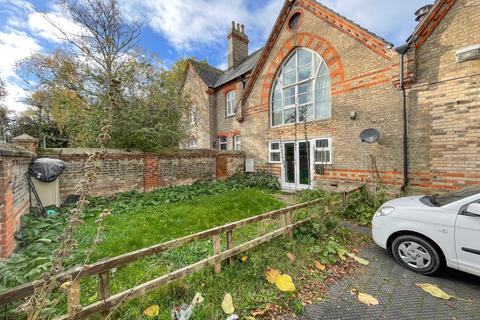2 bedroom terraced house to rent, Fitzroy Street, Newmarket