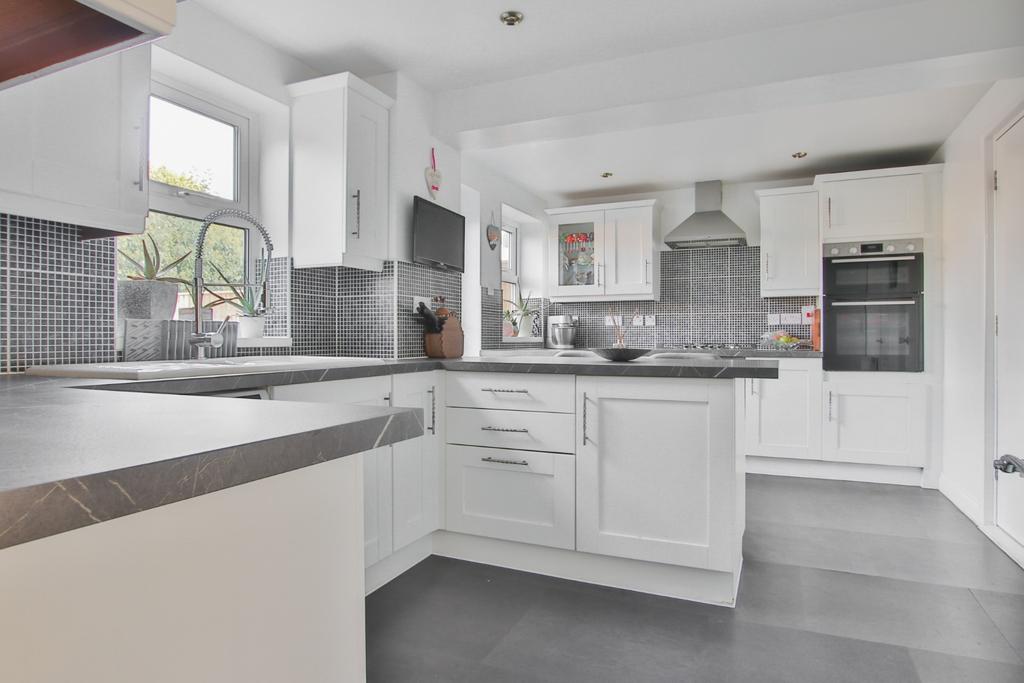 Elsham Rise, Hessle, HU13 0HP 3 bed semidetached house £270,000