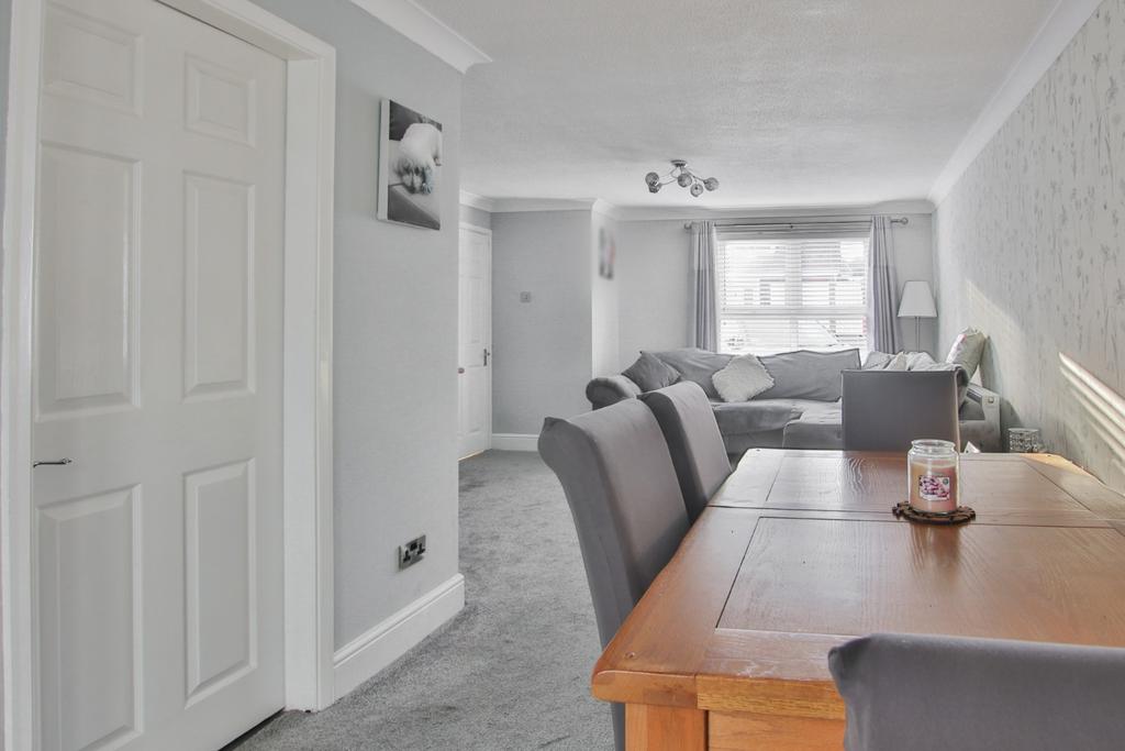 Elsham Rise, Hessle, HU13 0HP 3 bed semidetached house £270,000