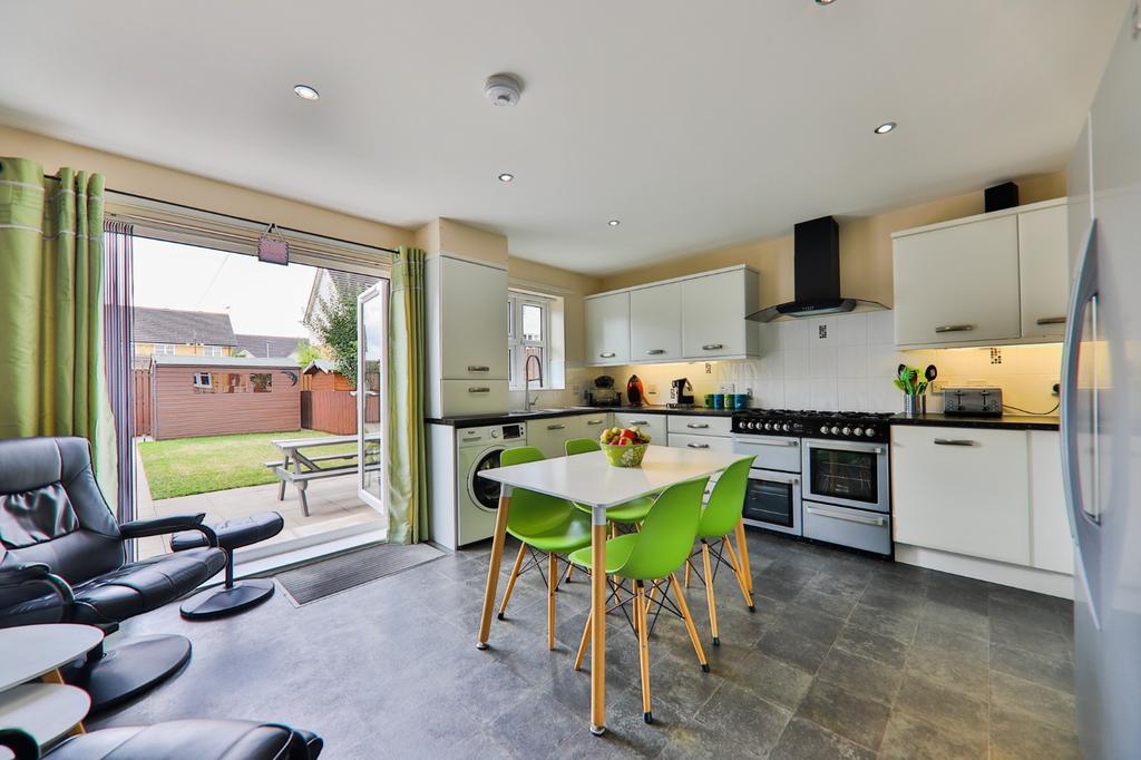 Mitcham Road, Hull, HU8 0RS 4 bed semidetached house £190,000