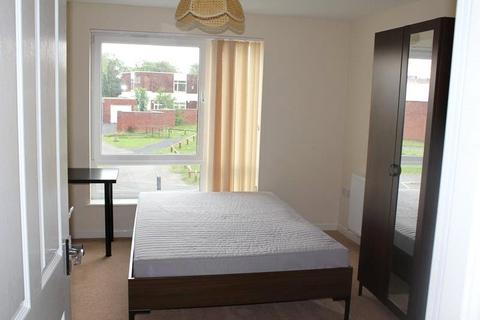 4 bedroom terraced house to rent, Guide Post Road, Grove Village, Manchester, M13