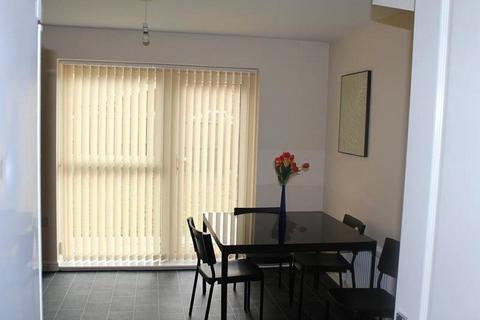 4 bedroom terraced house to rent, Guide Post Road, Grove Village, Manchester, M13