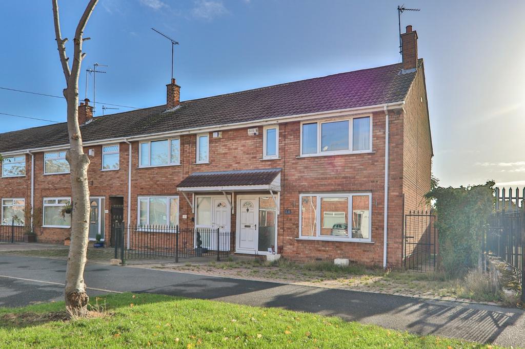 Dressay Grove, Hull, HU8 9JJ 2 bed end of terrace house £115,000