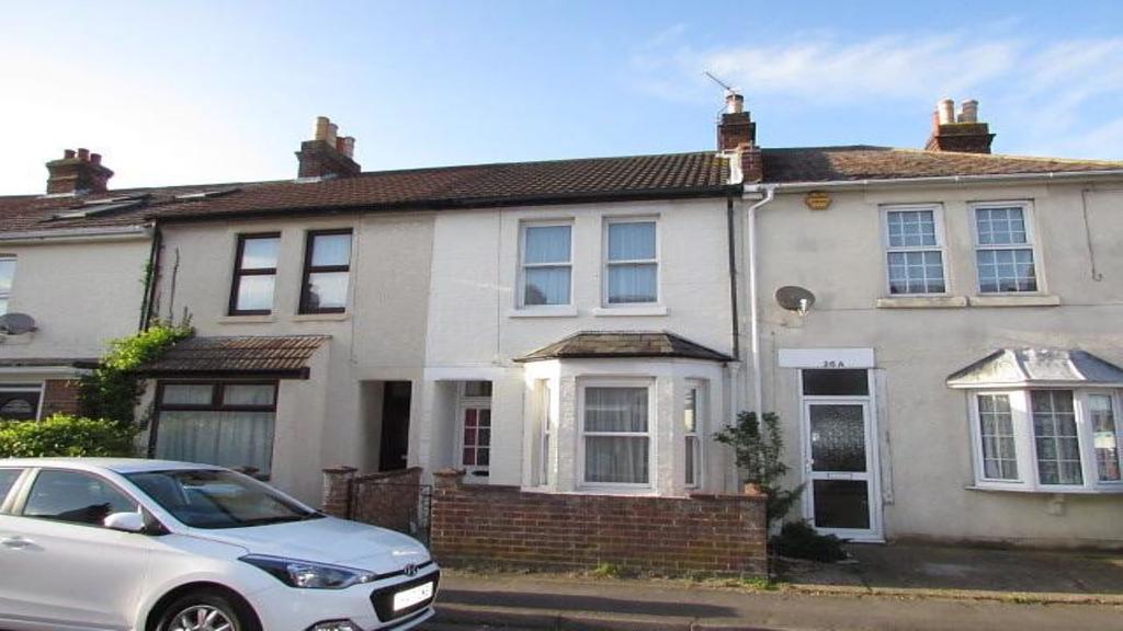 Gordon Road Fareham PO16 2 bed terraced house £950 pcm (£219 pw)