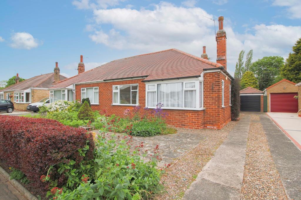 Beech Lawn, Anlaby, HU10 7BN 2 bed semidetached bungalow £235,000