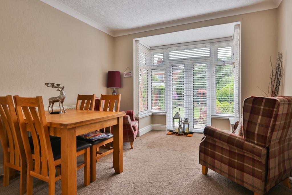 Strathmore Avenue, Hull, East Riding of Yorkshire, HU6 7HL 3 bed semi