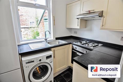 4 bedroom terraced house to rent, Hall Road, Manchester, M14