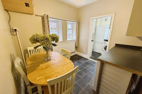 4 bedroom terraced house to rent, Hall Road, Manchester, M14