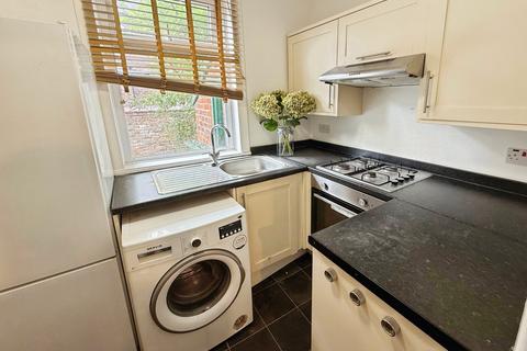 4 bedroom terraced house to rent, Hall Road, Manchester, M14