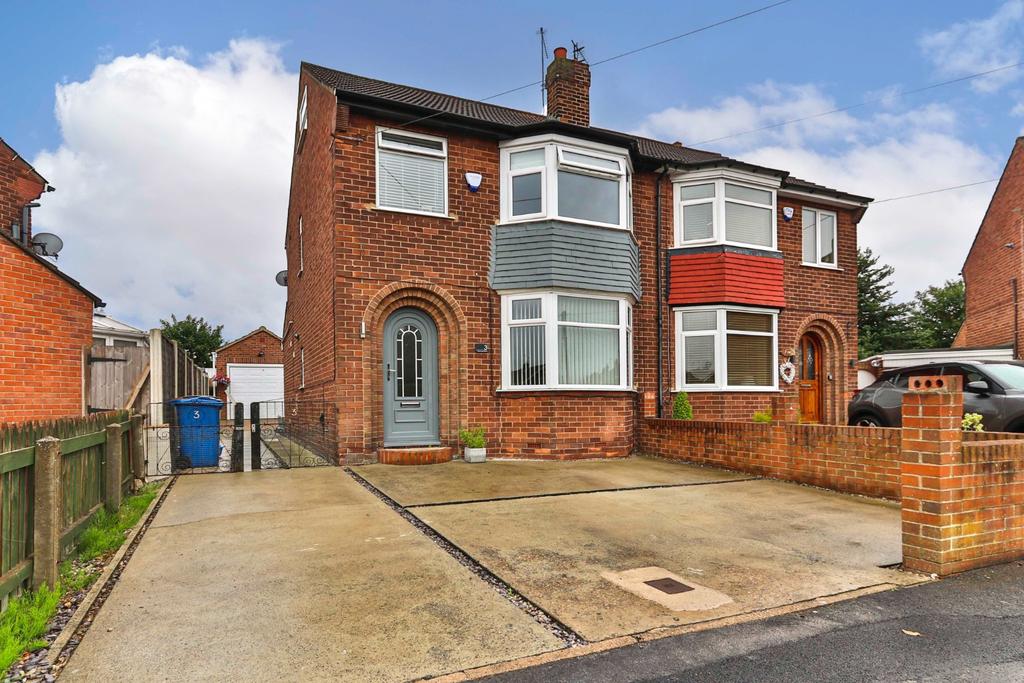 Sherwood Drive, Hull, HU4 7RG 3 bed semidetached house £225,000